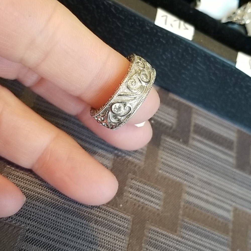 Eternity ring sz 5.75